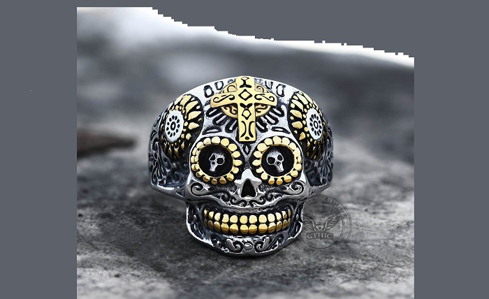You are currently viewing What are some famous skull ring designs and their significance in popular culture?