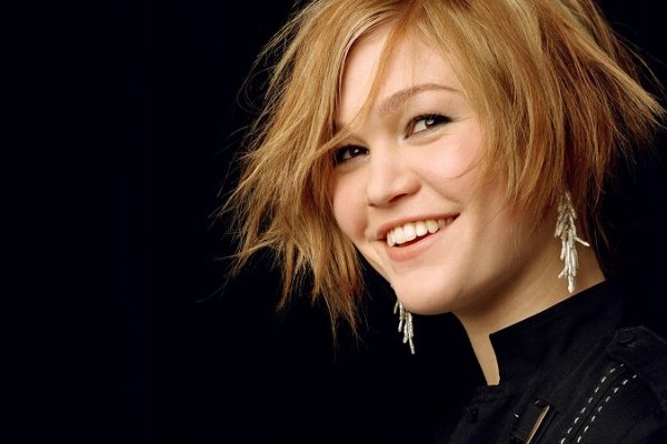 Julia Stiles Net Worth: Biography, Career, Family, Physical Appearances and Social Media