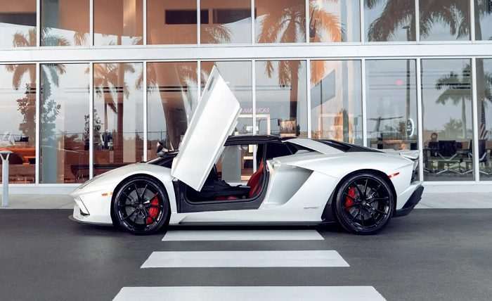 You are currently viewing Luxury and Exotic Car Rental in Dubai, UAE Guide (2023)