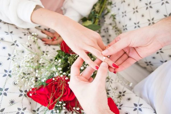 Dainty Wedding Rings: How to Incorporate Them into Various Wedding Styles