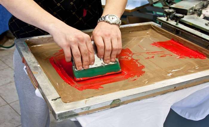 You are currently viewing How Screen Printing Shops Influence Celebrity Fashion