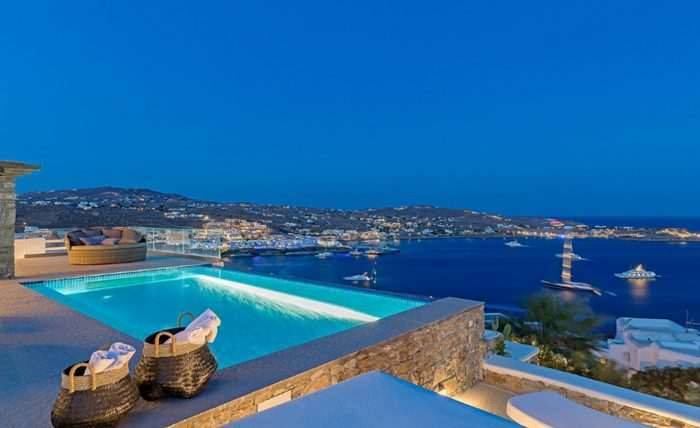 You are currently viewing Embracing Mykonos and the Allure of the Mykonian Villa Experience
