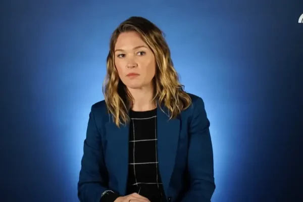 Julia Stiles Net Worth 2024: Biography, Career, Age, Family, and Social Media