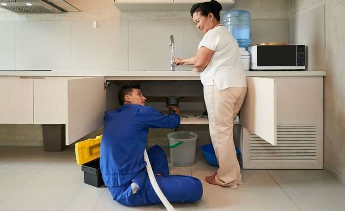 You are currently viewing Spotting Signs Of Sewer Line Issues: Early Detection For Homeowners