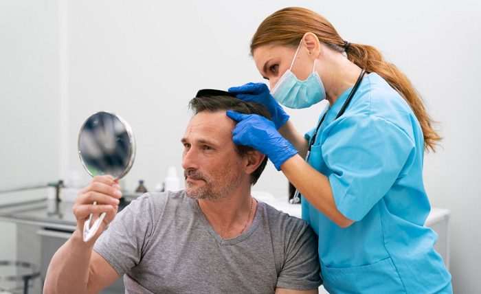 You are currently viewing Hair Transplants in the Workplace: Navigating Professional Confidence