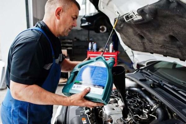 5 Signs Your Transmission Fluid Needs Changing: A Comprehensive Guide