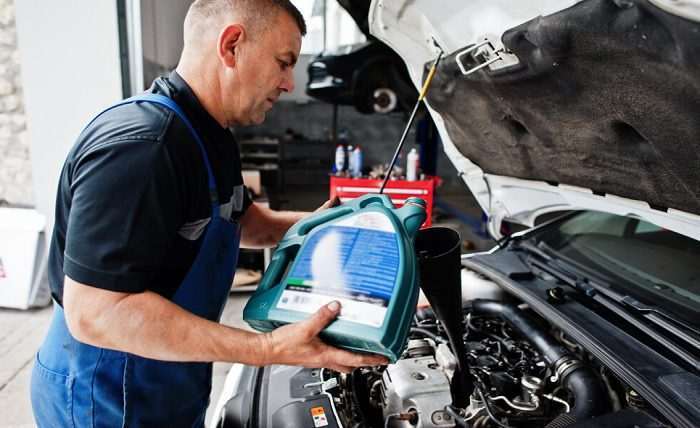 You are currently viewing 5 Signs Your Transmission Fluid Needs Changing: A Comprehensive Guide