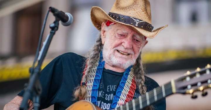 You are currently viewing Willie Nelson Net Worth: How Much Does the Country Legend Earn?
