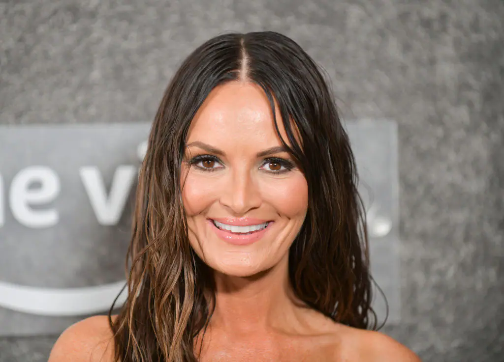 You are currently viewing Lisa Barlow’s Financial Empire: Exploring Her Net Worth: Biography, Career, Family, Physical Appearances and Social Media