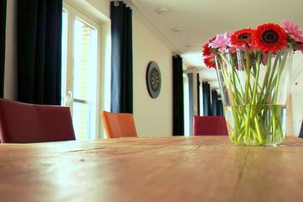 4 Things to Consider Before Buying a Wood Table