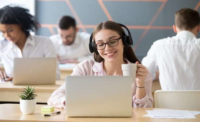 You are currently viewing Nurturing Positivity: Strategies for a Happy Workplace