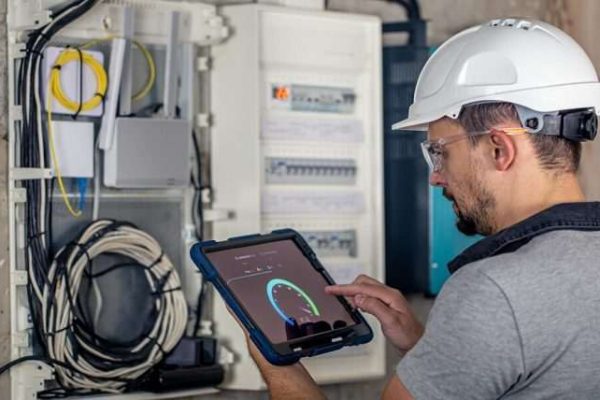 Advantages of Renting Electrical Test Gear for Project Success