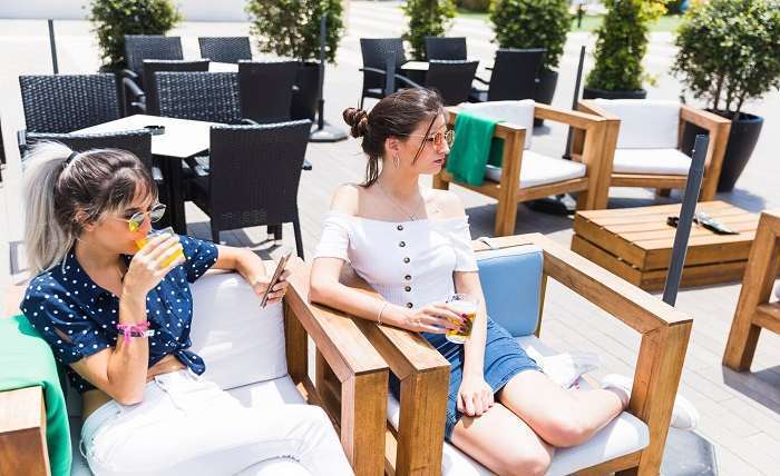 You are currently viewing EXAMINING THE MOST RECENT DEVELOPMENTS IN COMMERICAL OUTDOOR FURNISHING