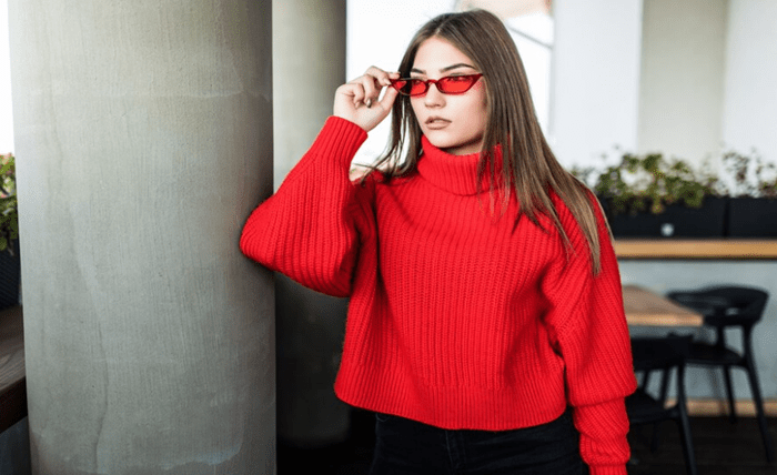 You are currently viewing Stylish Pairing Ideas for Your Red Hoodie: Top Combinations for Women
