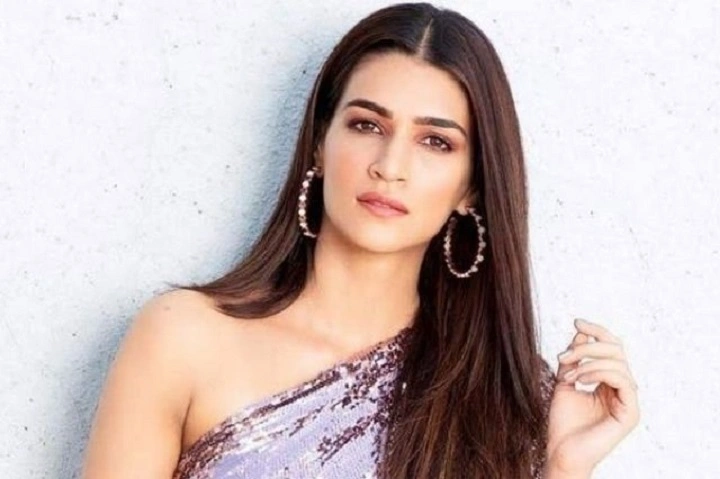 You are currently viewing Kriti Sanon Net Worth: Age, Height, Weight, Wiki, Biography, Family and More