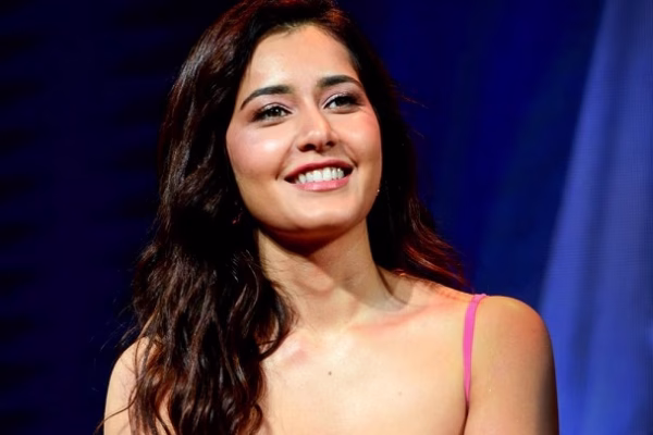 Rashi Khanna Net Worth, Age, Biography, Career, Family and More