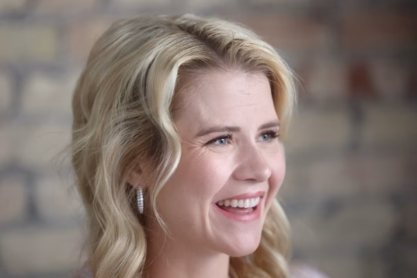 Elizabeth Smart Net Worth: Age, Height, Weight, Wiki, Biography, Family and More